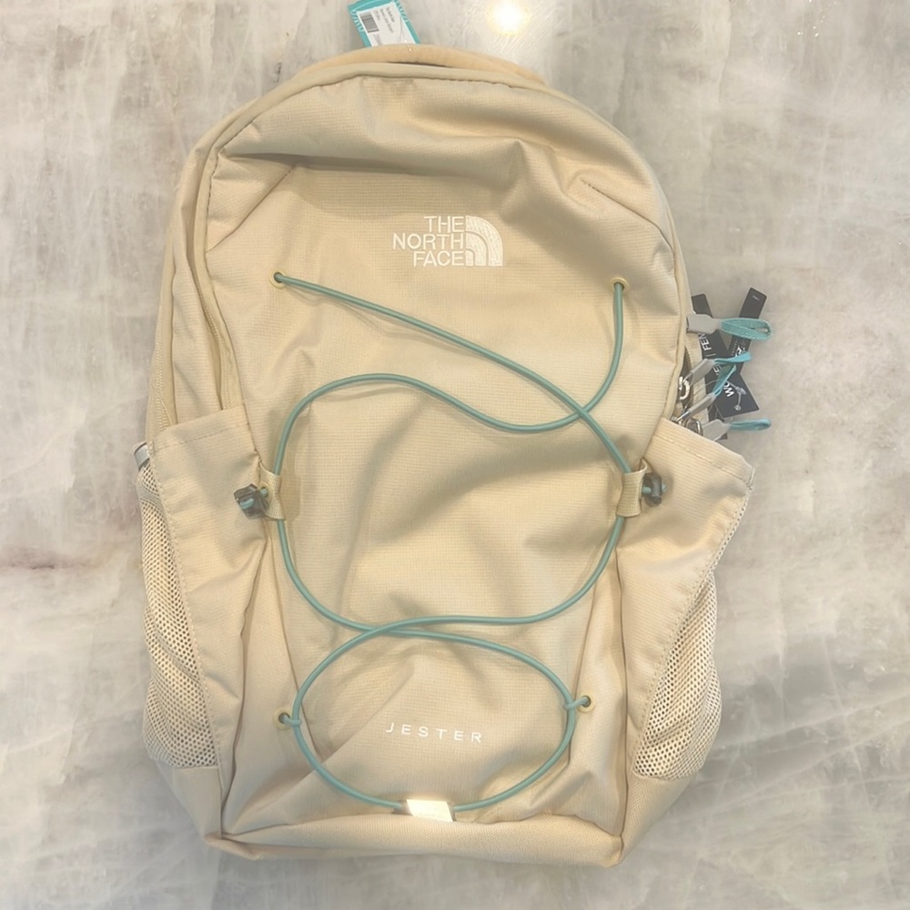 I’m selling a brand new North Face backpack. It has never been used before.